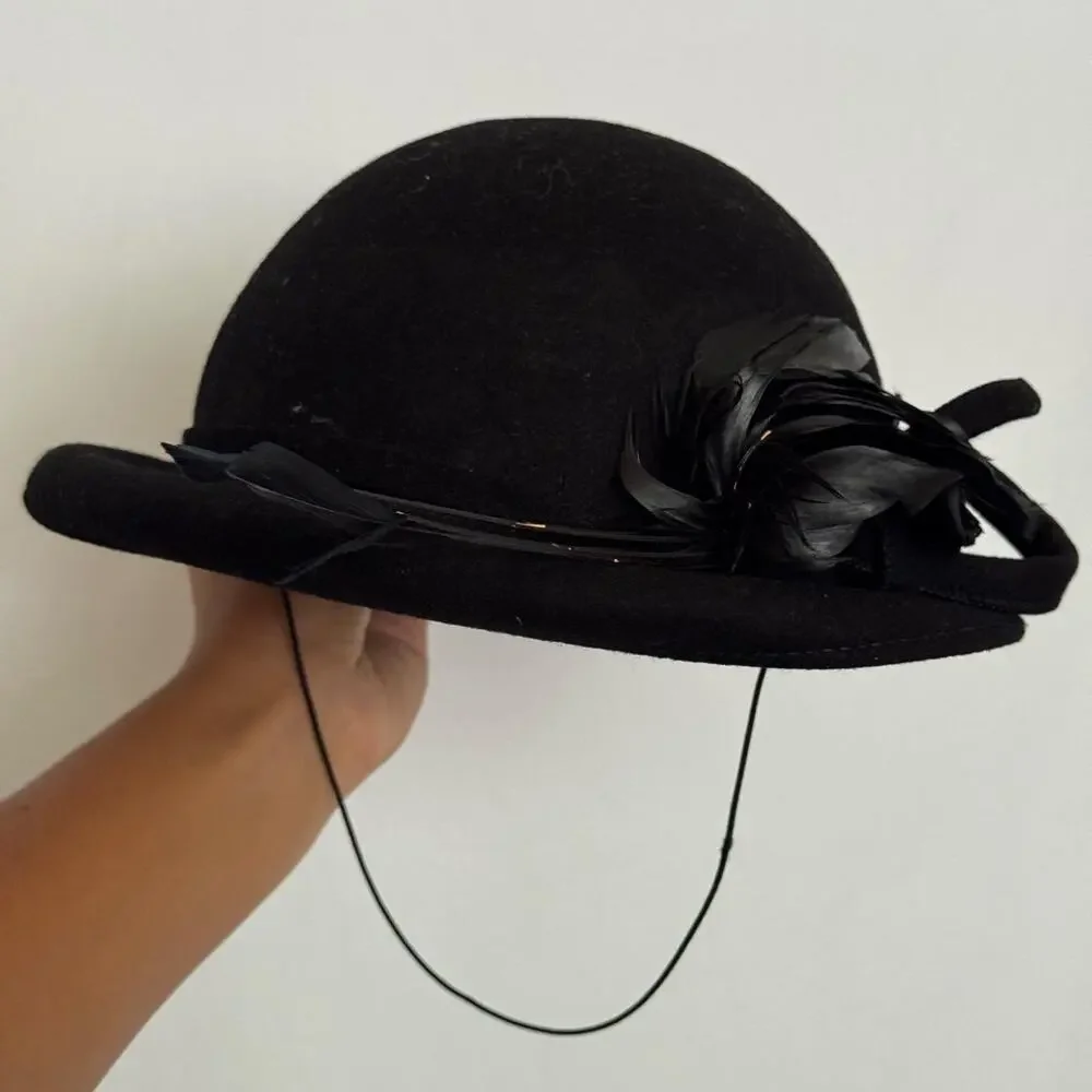 Vintage 1940s/50s womens wool hat with feathers